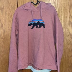 Patagonia, Fitz Roy Bear Uprisal Hoodie, Women's size Large, Salmon color.